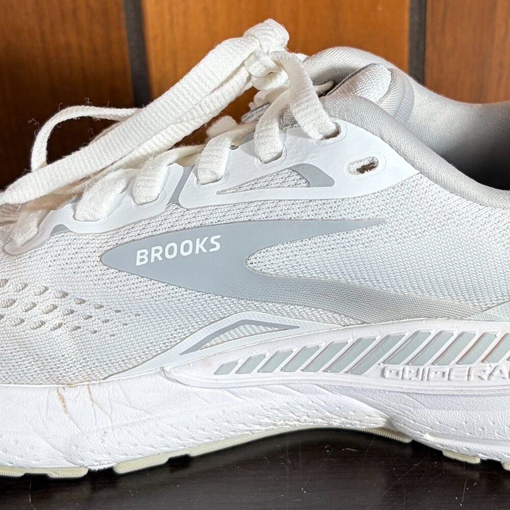 Brooks Adrenaline GTS 23 White Oyster Womens Running Shoes - Sz 7 - GUC - Picture 3 of 9